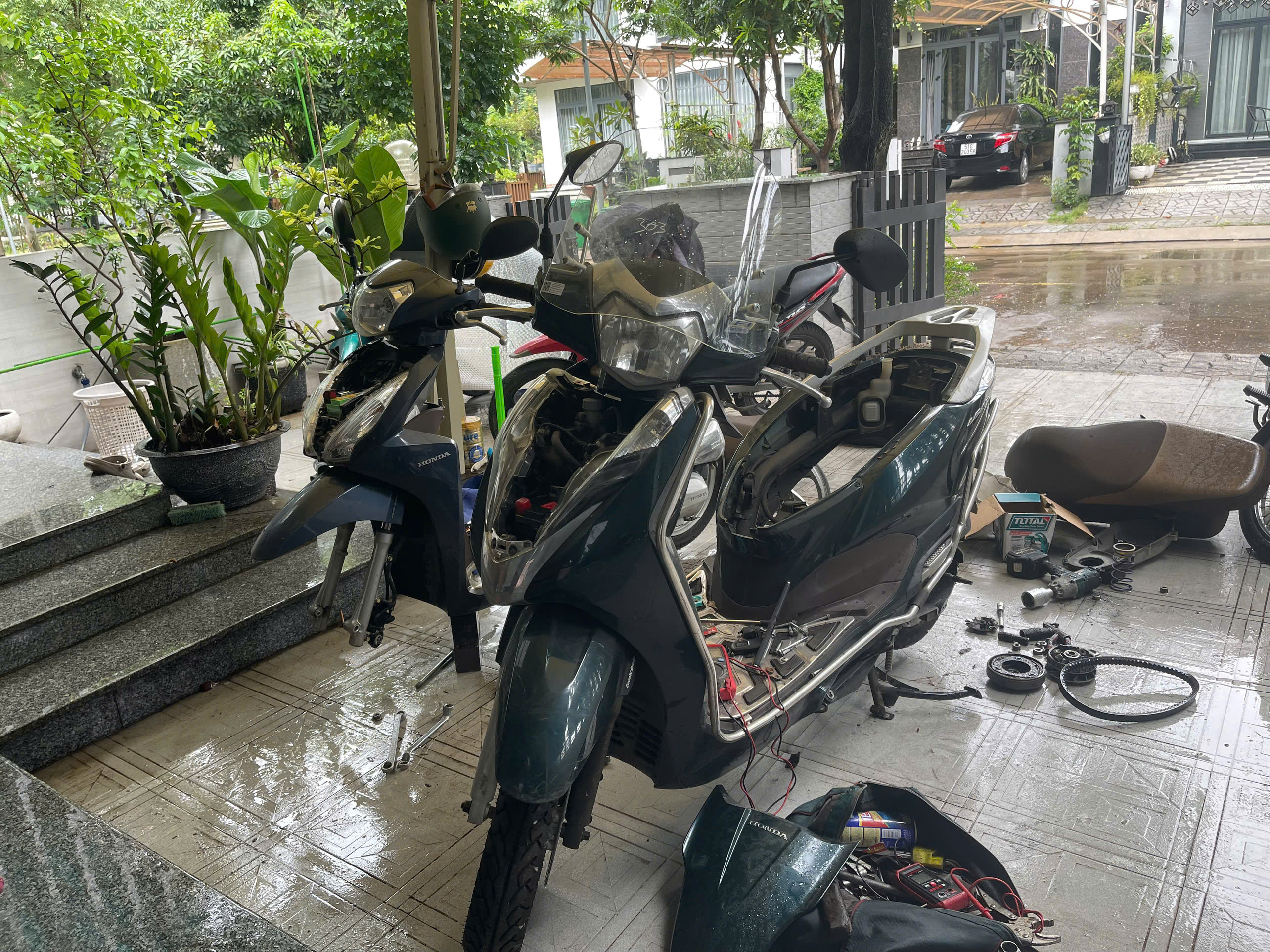 Kỹ thuật viên sửa xe máy tận nơi tại TP.HCM